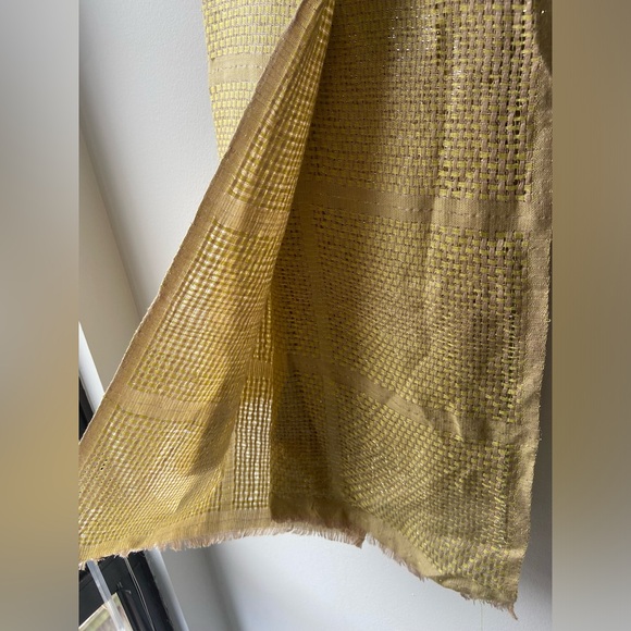 🦋 2/$20 Gold metallic scarf NWT - Picture 8 of 8